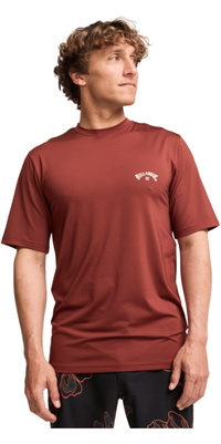 2026 Billabong Herre-lycra-vest Med Kort ærme I Arch Wave-design EBYWR03019 - Burnt Red