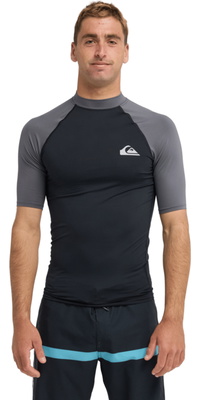 2026 Quiksilver Herre Everyday UPF50 Kortærmet Lycra-vest AQYWR03130 - Black / Iron Gate